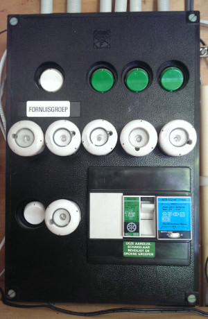 Een niet meer zo ouderwetse stoppenkast met aardlekschakelaar, 2F+N Kookgroep